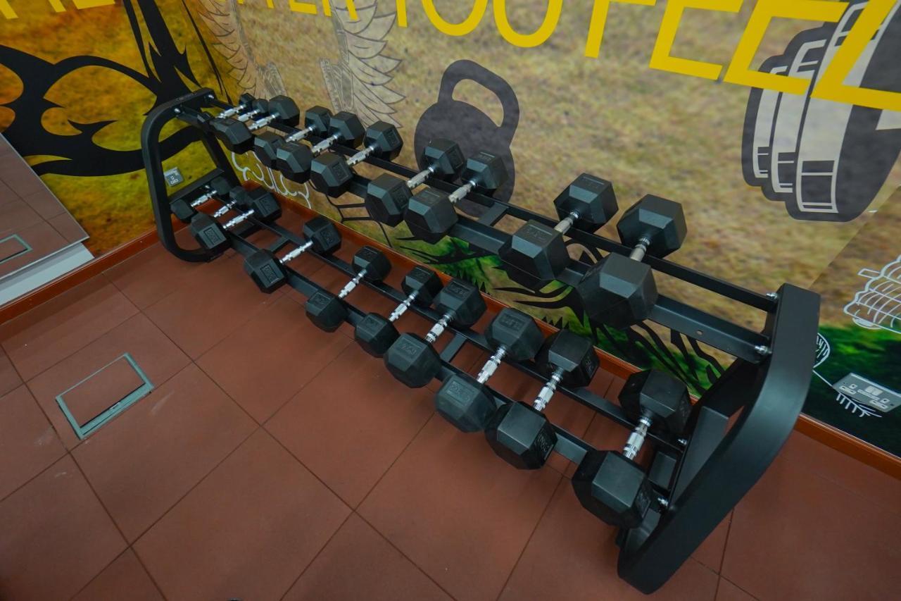 The Grand Lux Hotel Ντόχα Εξωτερικό φωτογραφία Dumbbell rack