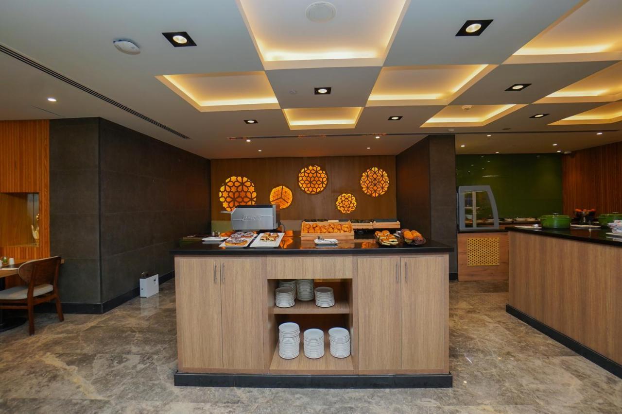 The Grand Lux Hotel Ντόχα Εξωτερικό φωτογραφία The interior of the lounge
